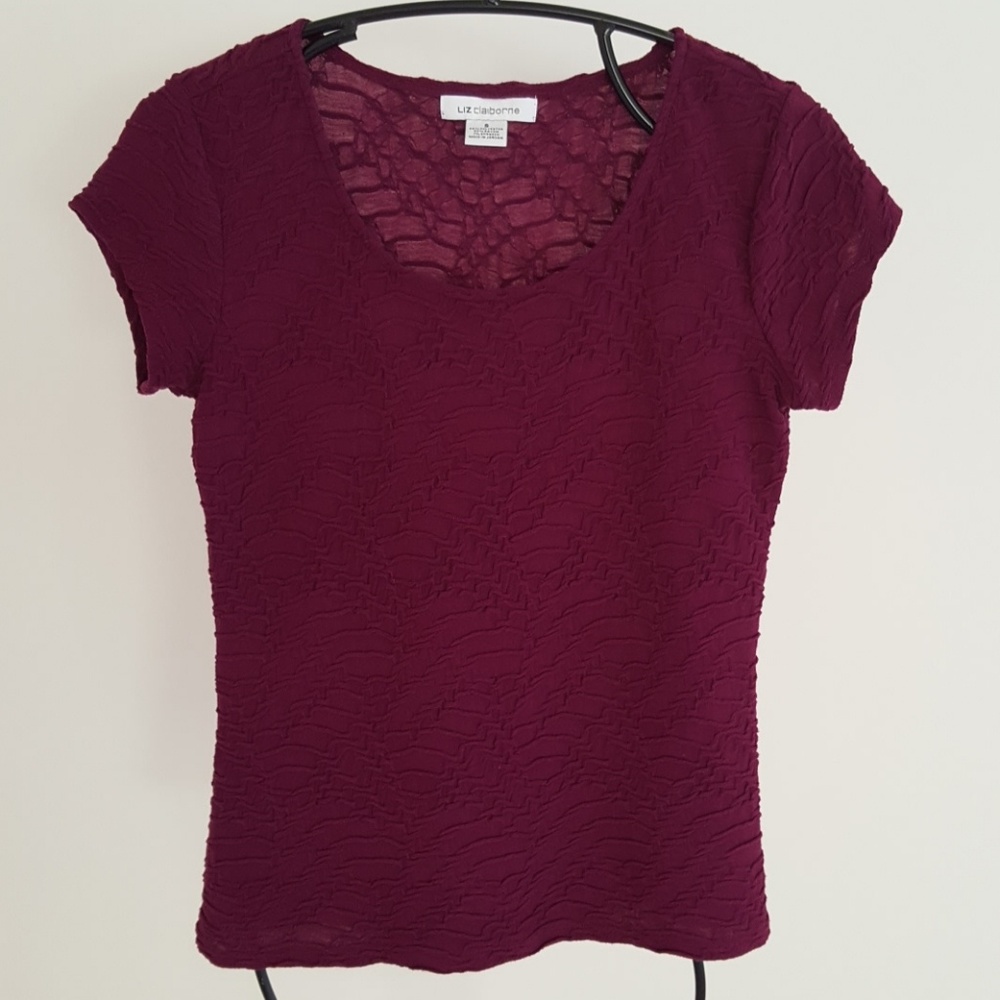 Liz Claiborne  * Purple textured scoop neck T